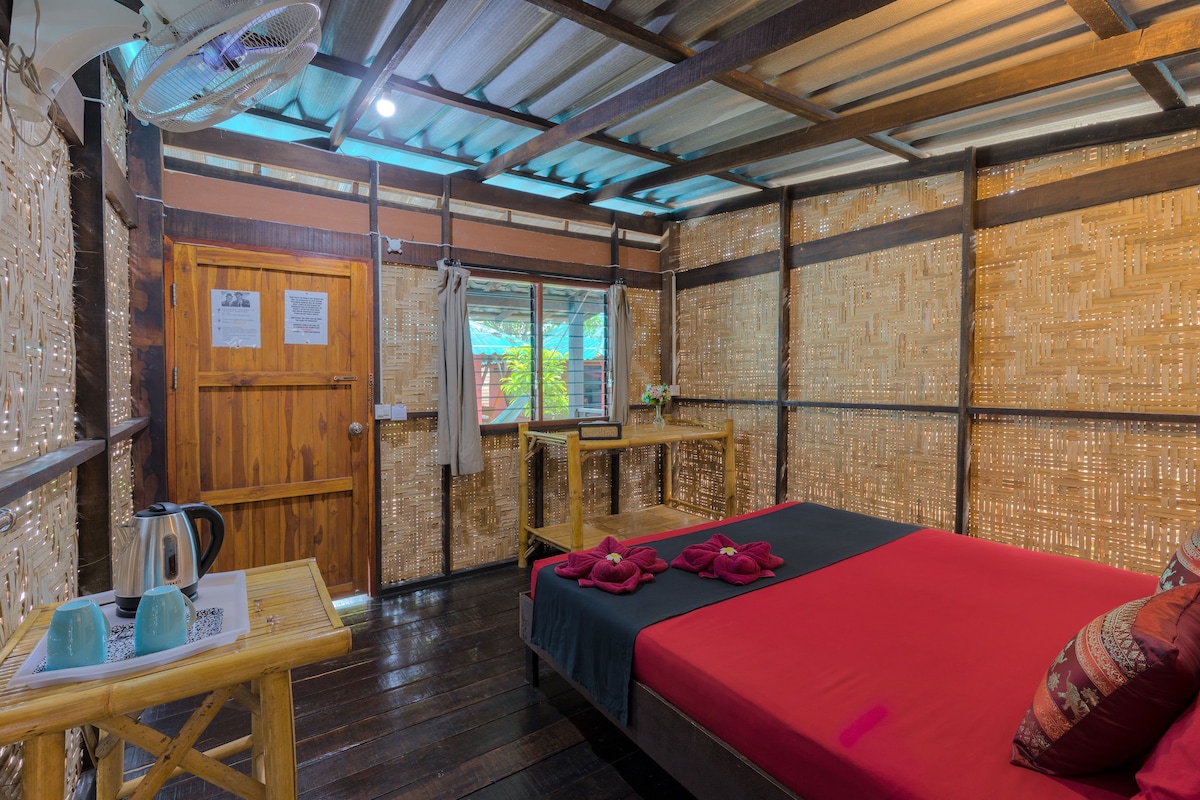 In-room safe, desk, laptop workspace, free WiFi