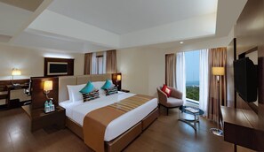 Minibar, in-room safe, desk, soundproofing - The Fern Kadamba Hotel and Spa (Panaji)