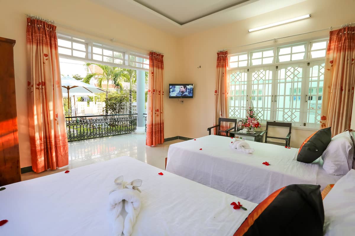 Minibar, desk, soundproofing, free WiFi