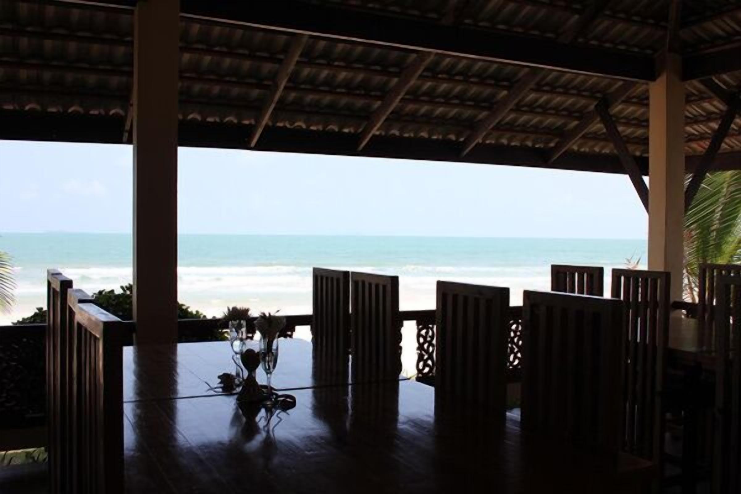 breakfast, lunch, dinner served; thai cuisine