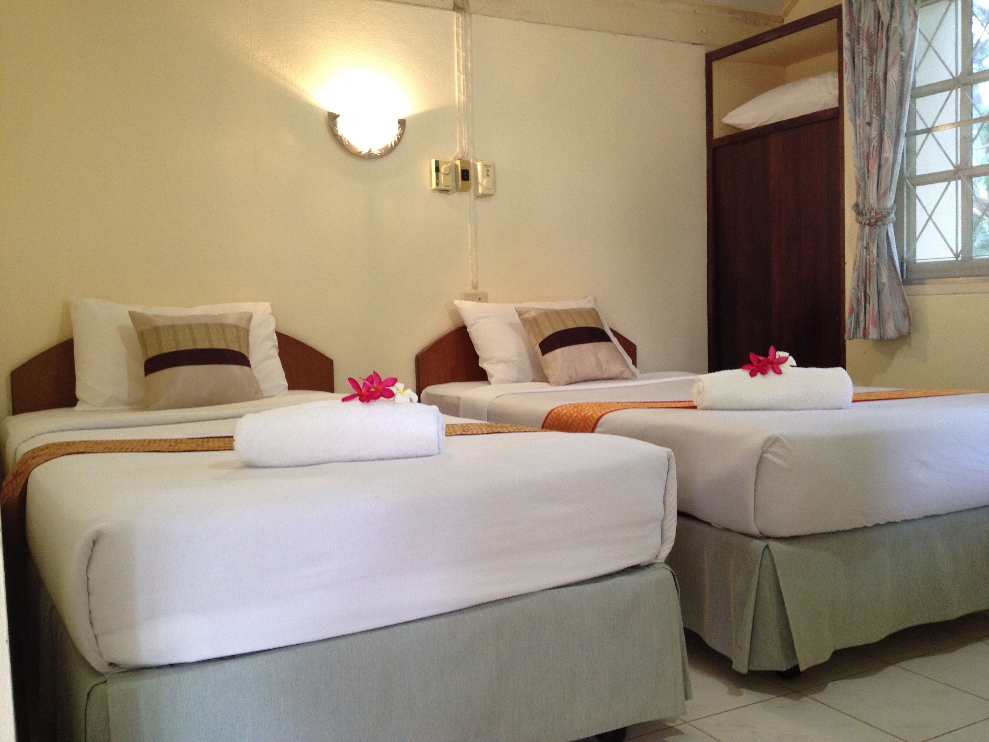 standard bungalow | desk, free wifi