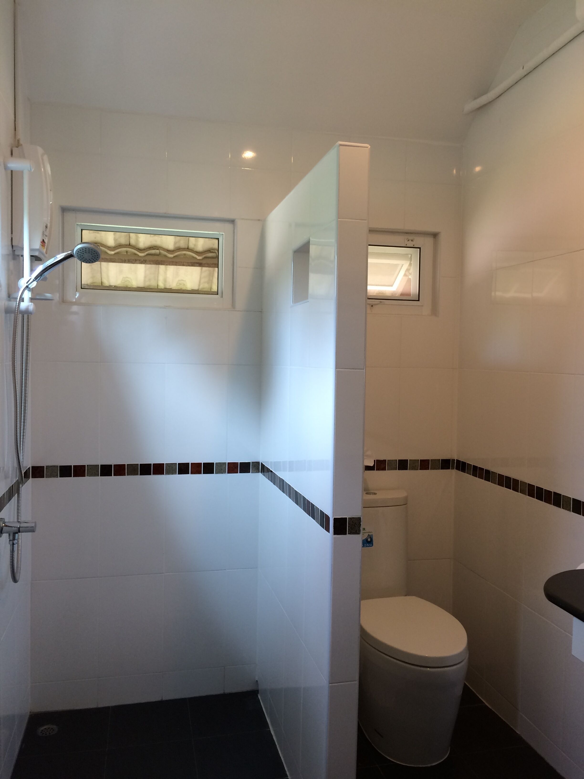 vintage bungalow | bathroom | shower, free toiletries, towels