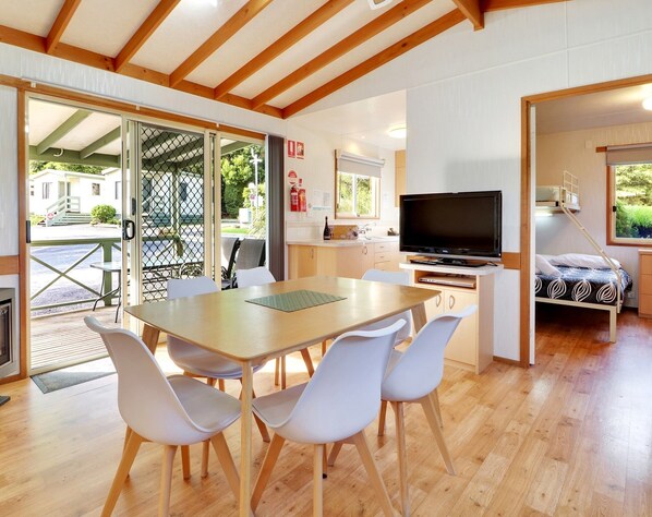 华丽小屋 (Family, Max 6 people) | 起居区 | 平板电视