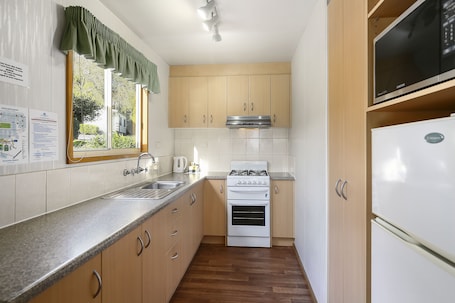 2 Bedroom Family Cabin | Private kitchenette | Fridge, microwave, coffee/tea maker, electric kettle