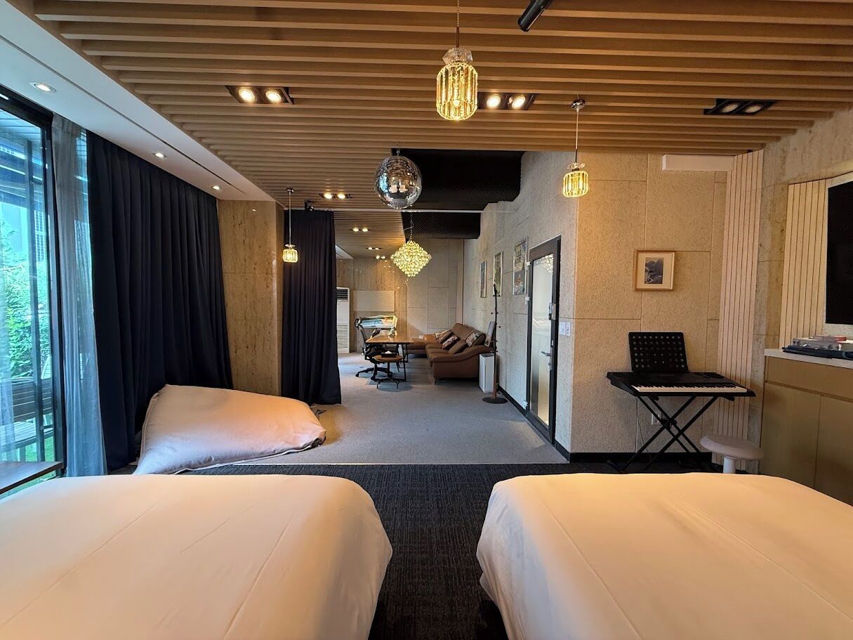 private lounge terrace suite (2 double+ 1 rollaway) to private lounge terrace suite (4 double beds) | 2 bedrooms, in-room safe, desk, laptop workspace