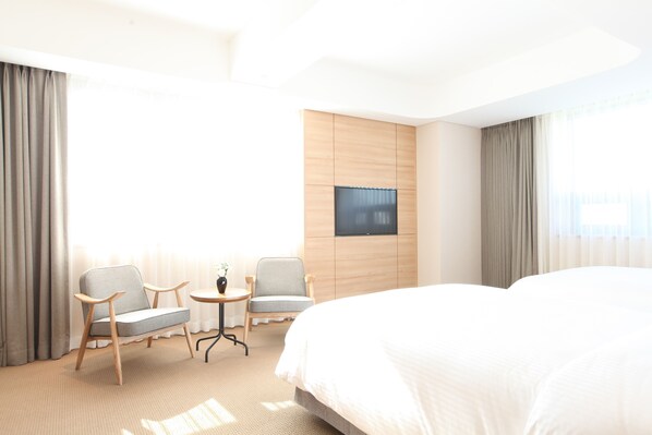 Family Triple Room | Ropa de cama de alta calidad, caja fuerte, escritorio