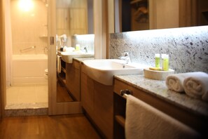 Suite estudio | Lavabo del cuarto de baño