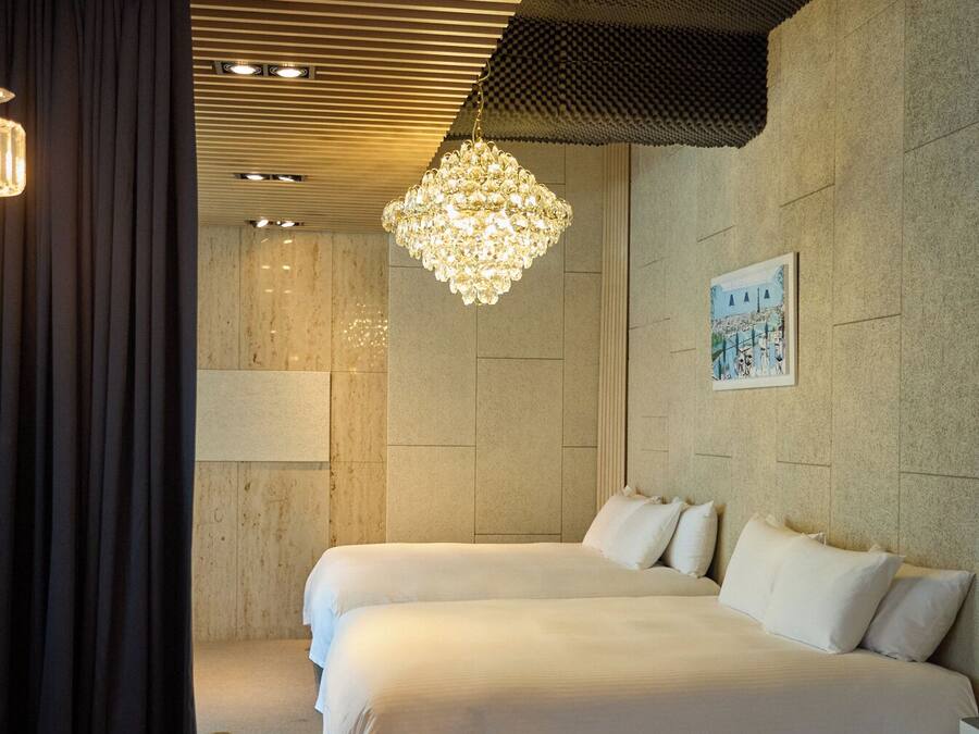 Private Lounge Terrace Suite (2 Bedrooms on ground level including one bathroom) | Executive lounge