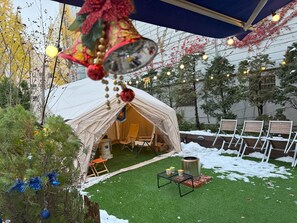 Standard Twin with Outdoor Tent | Terraza o patio