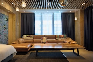 Private Lounge Terrace Suite (2 Bedrooms on ground level including one bathroom) | 行政酒廊