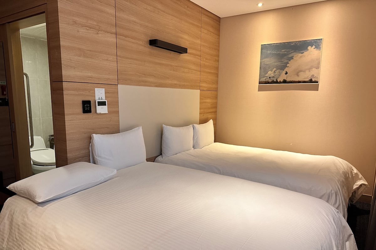 Premium bedding, in-room safe, desk, laptop workspace