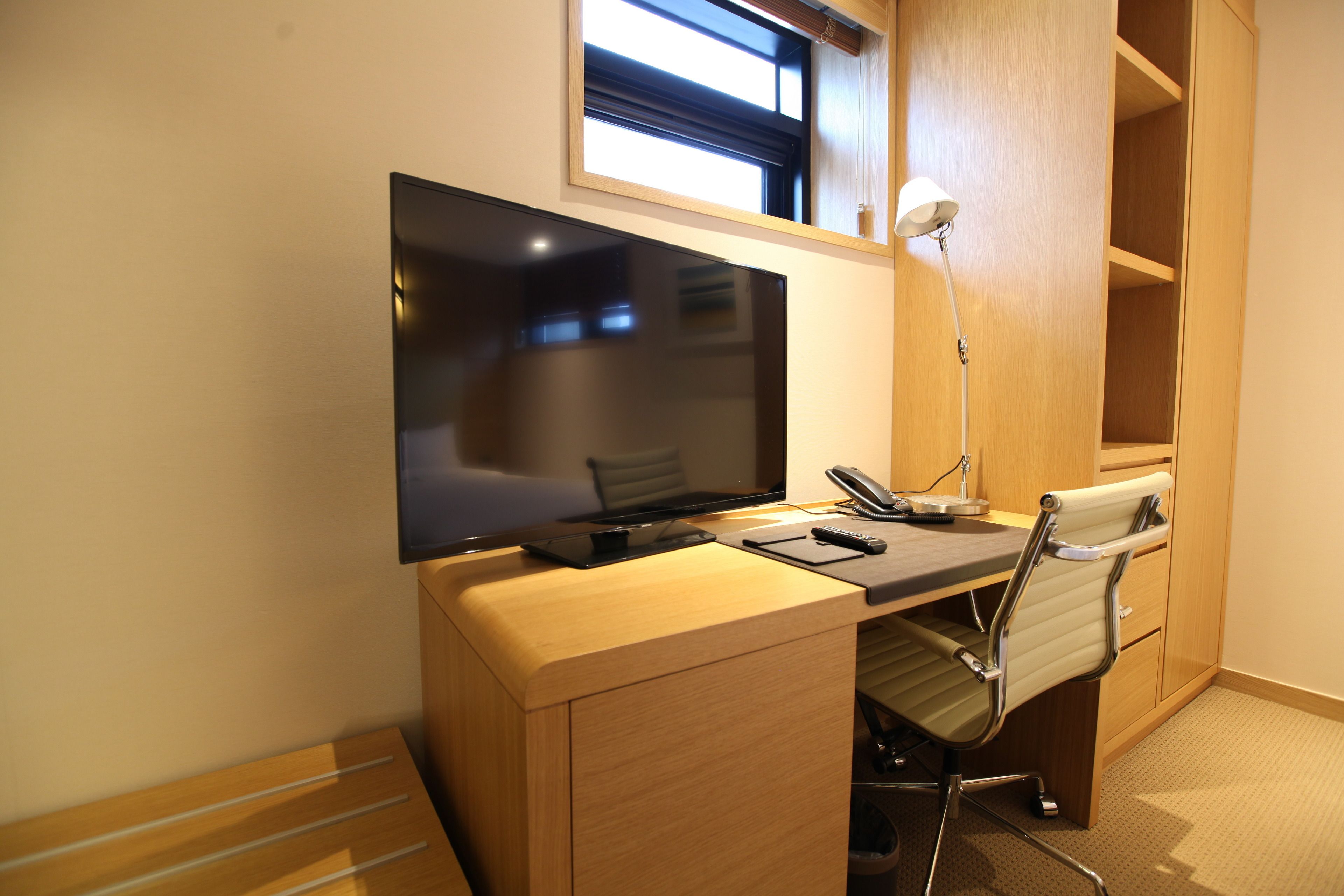 studio | 2 bedrooms, in-room safe, desk, laptop workspace