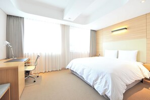 Studio Suite, 1 King Bed | Bathroom | Shower, free toiletries, hair dryer, slippers - Acube Hotel (Seoul)