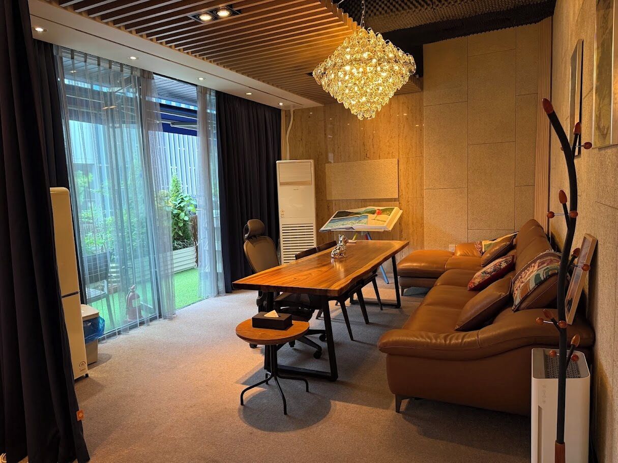 private lounge terrace suite (2 double+ 1 rollaway) to private lounge terrace suite (4 double beds) | city view