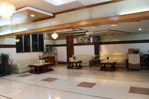 Área de estar no saguão