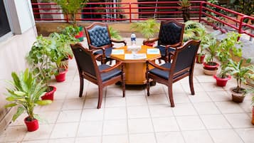 Breakfast, lunch, dinner served; international cuisine