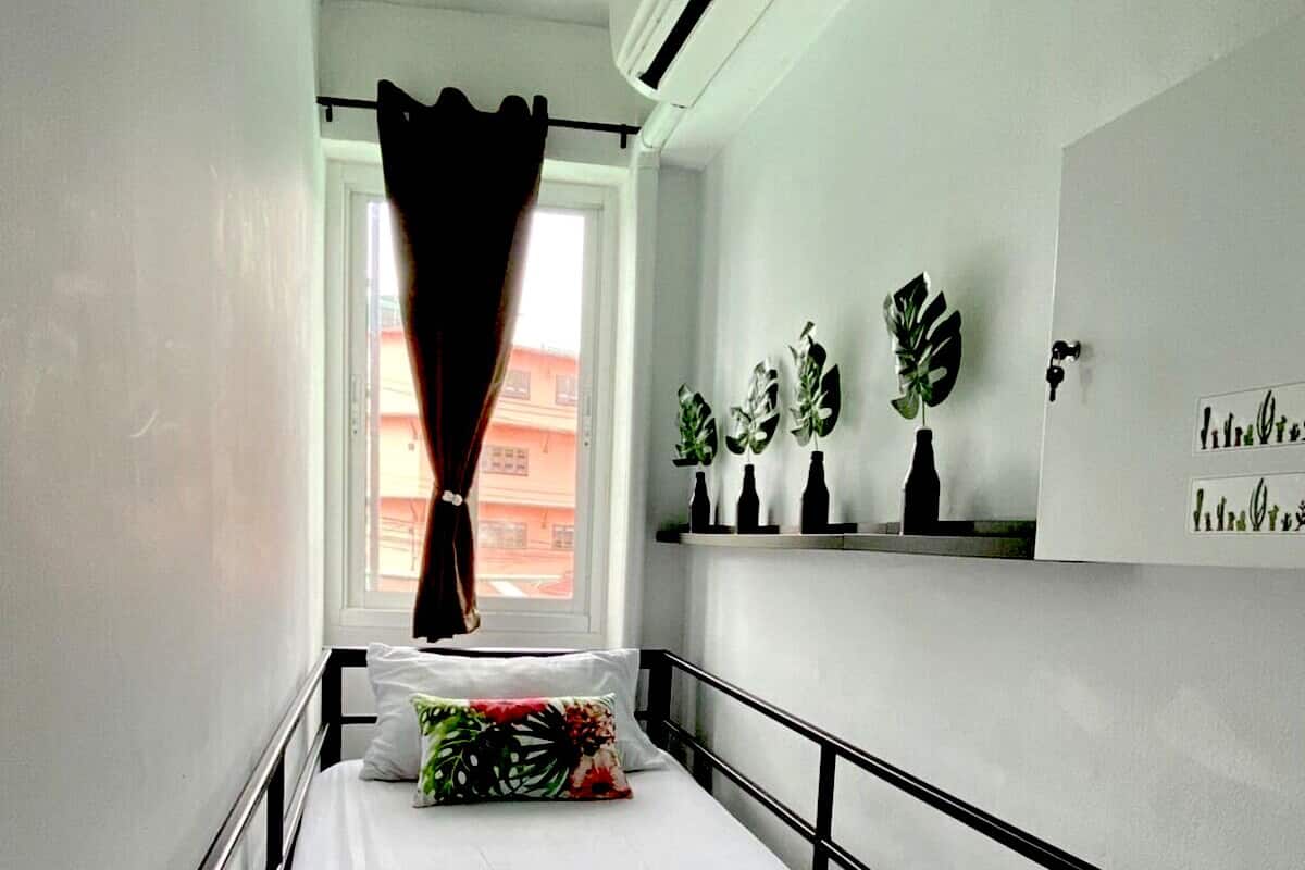 Habitación individual económica, 1 cama individual | Decoración personalizada, cortinas blackout, wifi gratis y ropa de cama