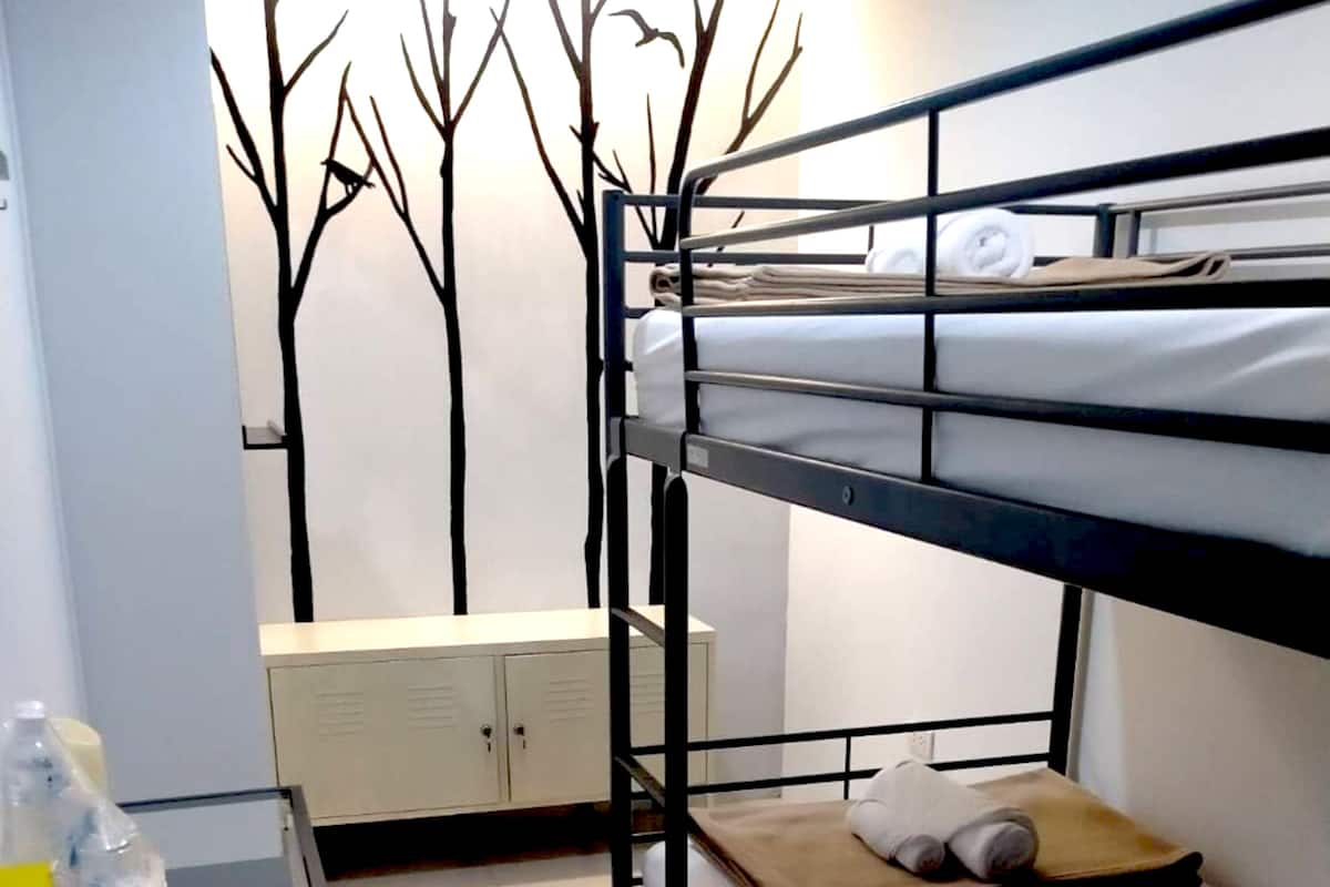 Bunk Bed, No Window | ผ้าม่านกันแสง, Wi-Fi ฟรี, ห้องพักตกแต่งอย่างมีเอกลักษณ์, ผ้าปูที่นอน