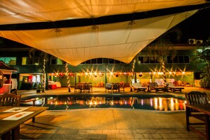 Outdoor pool - The Hideaway Hotel (Port Moresby)