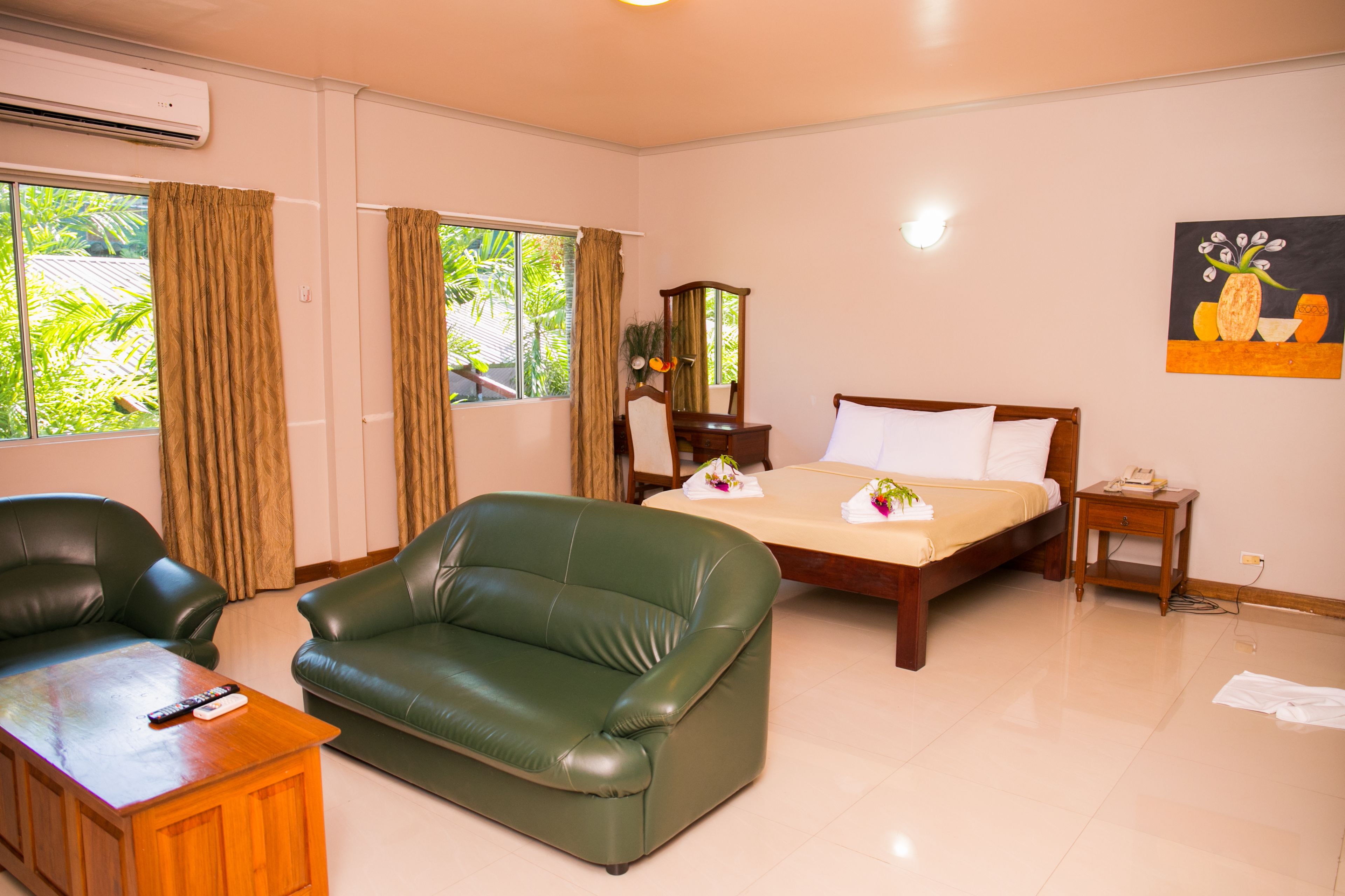 standard queen room, non smoking | premium bedding, desk, iron/ironing board, bed sheets