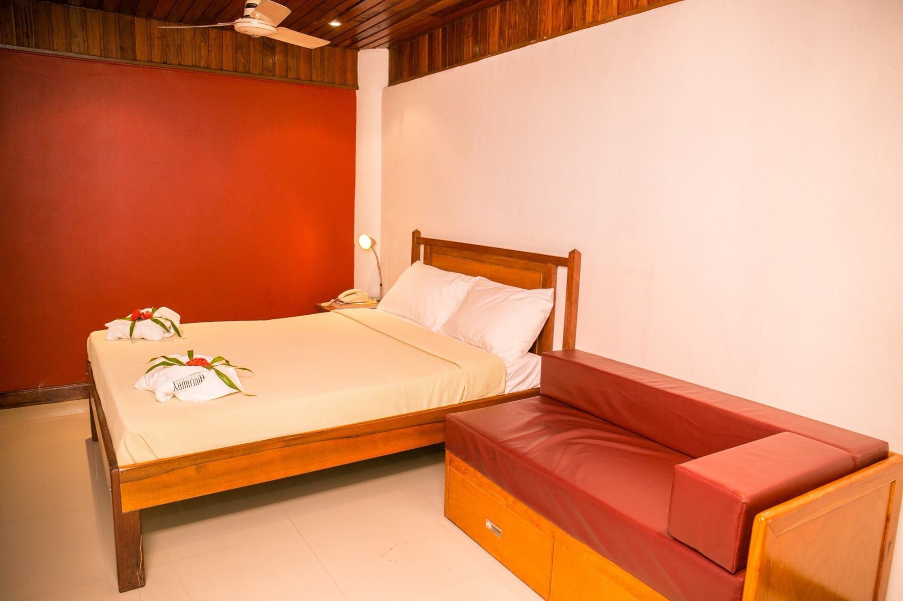 standard double room | premium bedding, desk, iron/ironing board, bed sheets