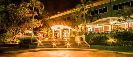 Façade de l’hébergement - soirée/nuit