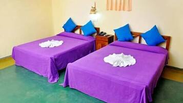 Premium bedding, in-room safe, rollaway beds, free WiFi