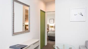 Suite Premium, 2 habitaciones | Ropa de cama de alta calidad, caja fuerte, escritorio