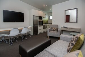 Premium Suite, 2 Bedrooms | Living area | 52-inch flat-screen TV with cable channels, TV - Pedlars Motel (Paeroa)