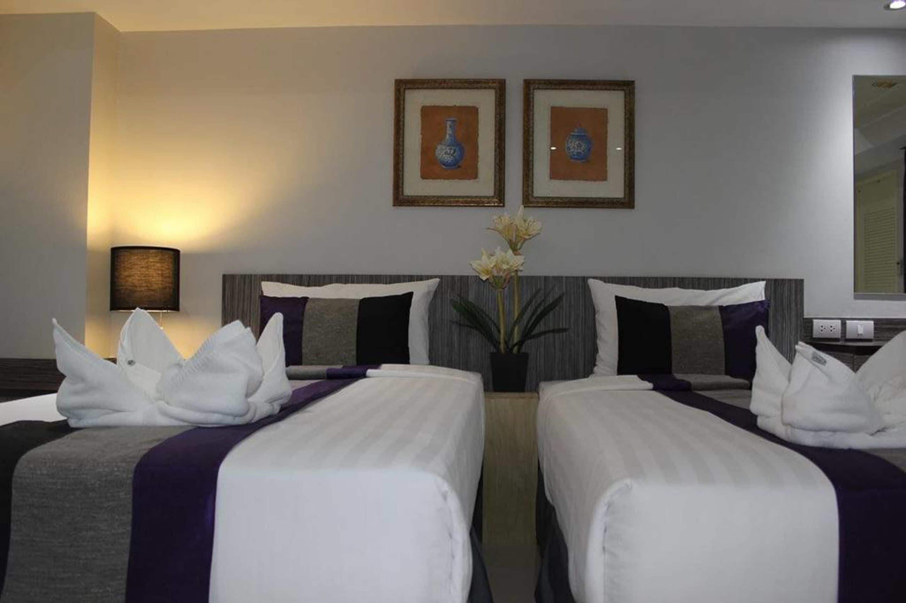 1 bedroom, in-room safe, desk, rollaway beds