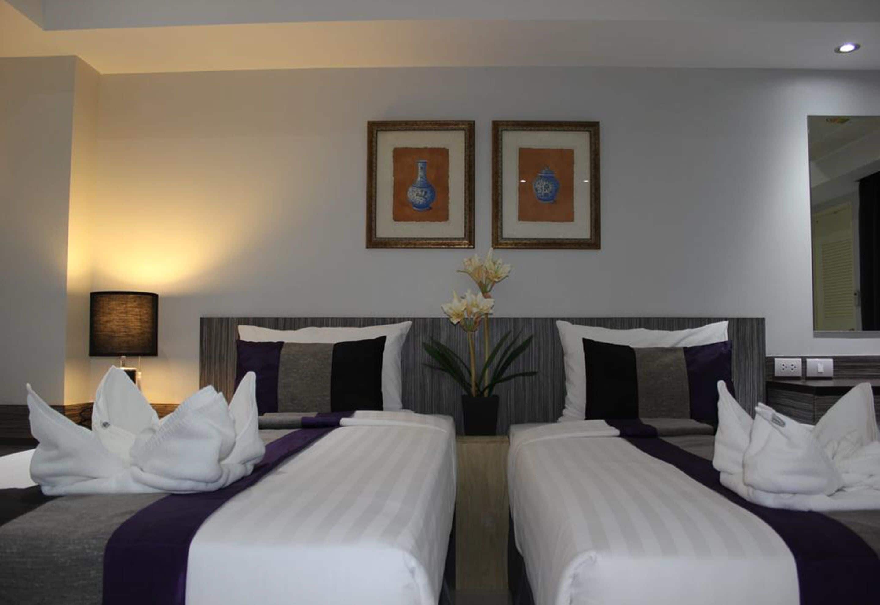 1 bedroom, in-room safe, desk, rollaway beds