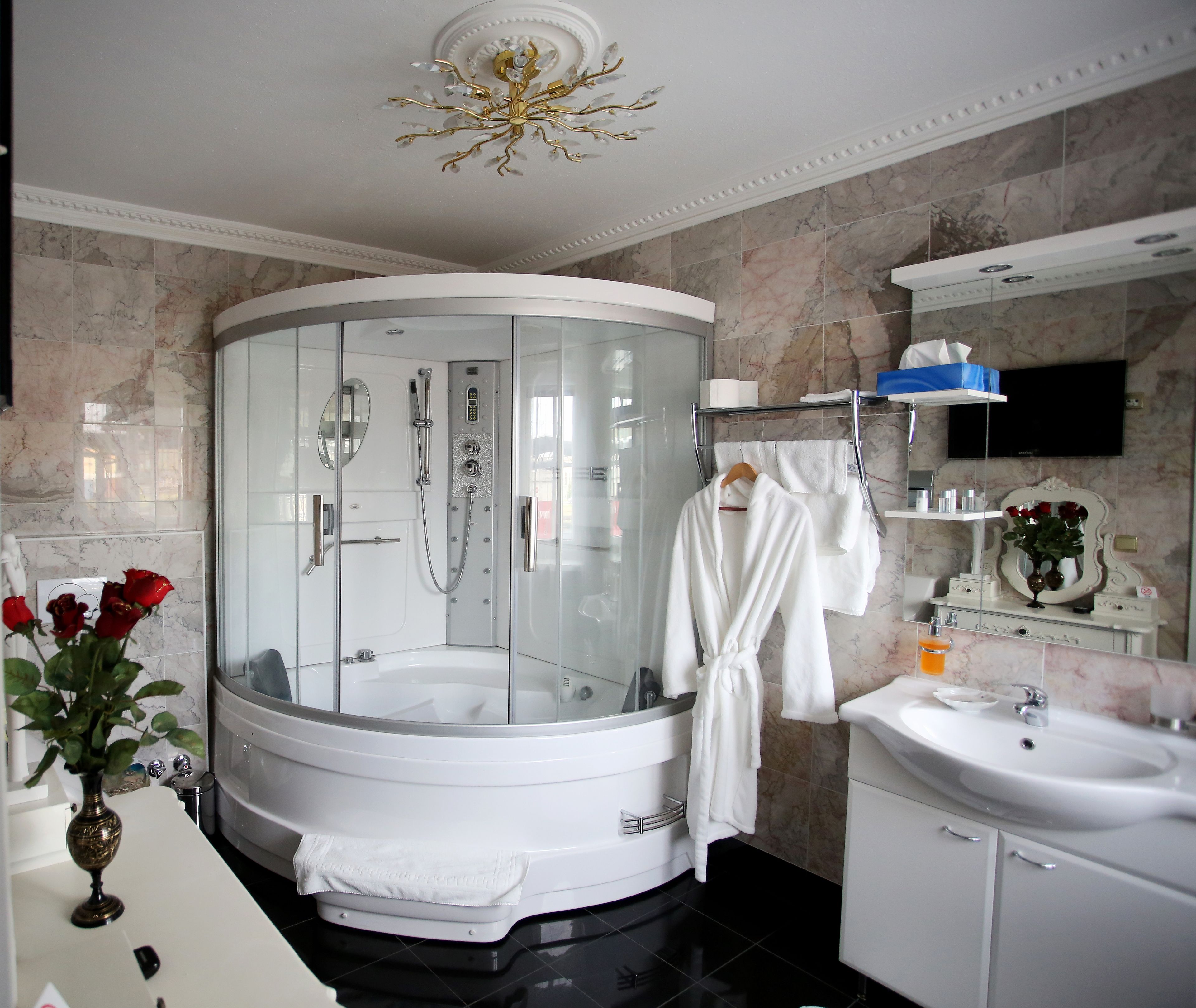 deluxe double room, hot tub | bathroom amenities | free toiletries, hair dryer, bathrobes, slippers
