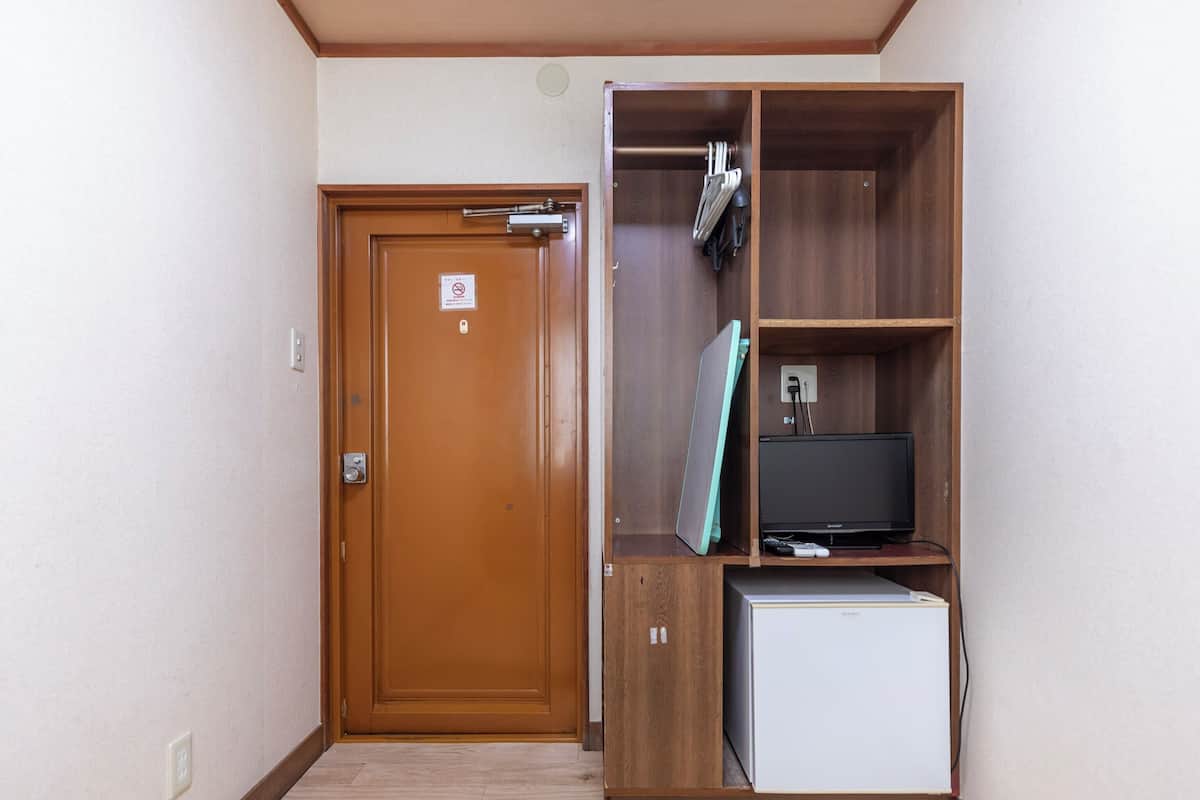 Japanese Style Single Room, Non Smoking, Shared Bathroom (For 1 person) | Iron/ironing board, free WiFi