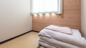 Tradisjonelt enkeltrom, ikke-røyk (JP StyleRoom,1person,Next to Bathroom) | Strykejern/-brett og wi-fi (inkludert)