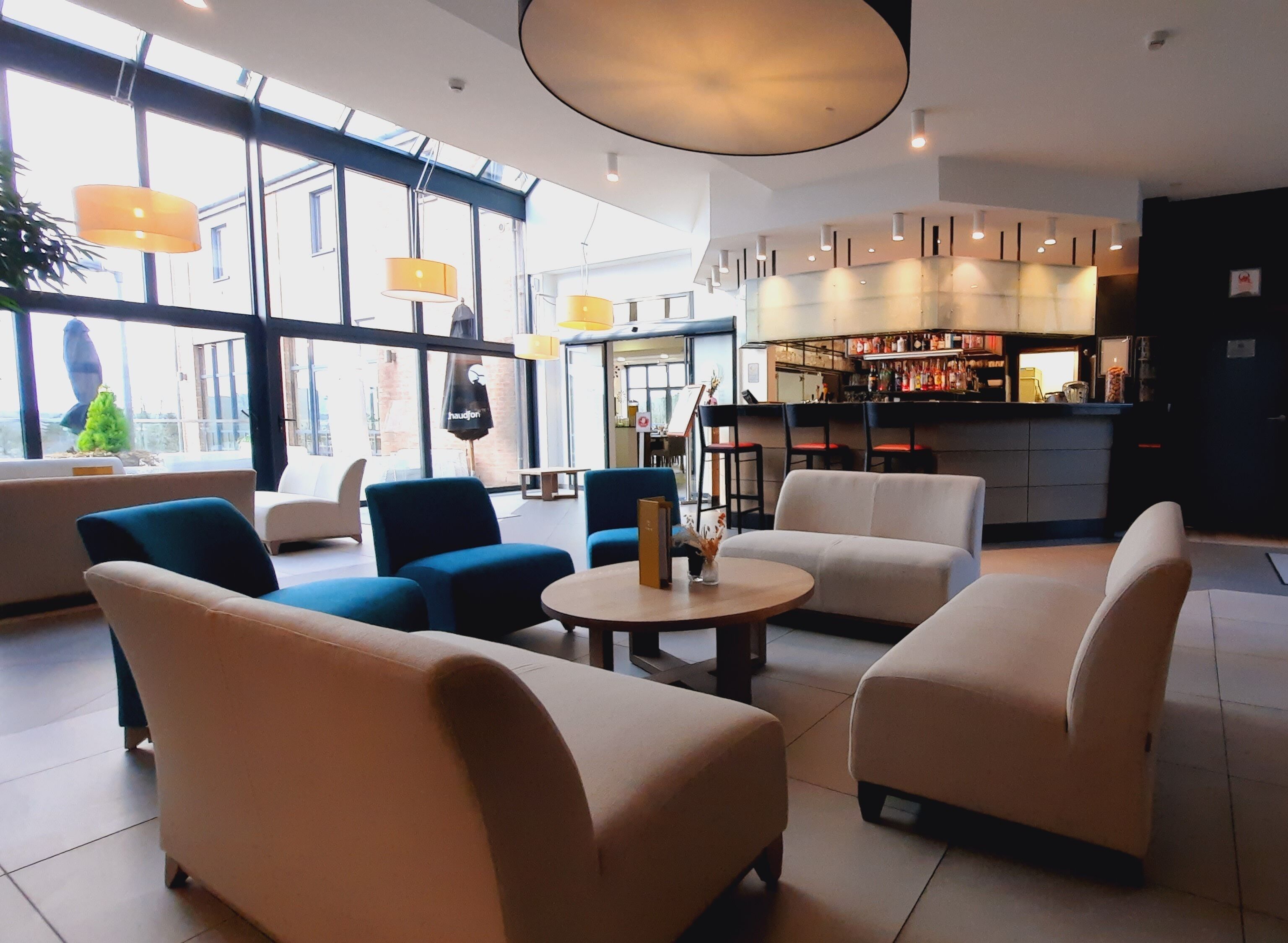 Coin salon dans le hall