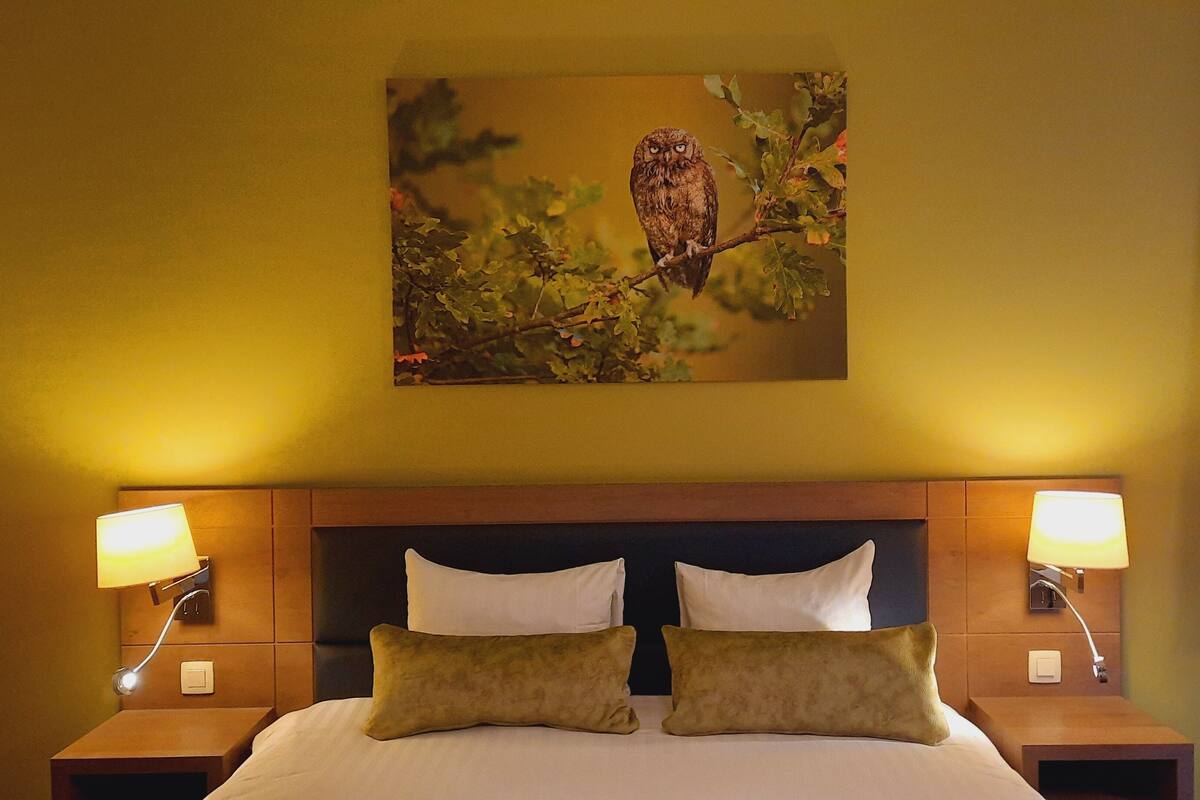 Tempat tidur bayi (biaya tambahan), Wi-Fi gratis, dan seprai linen