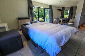 Maison, 3 chambres | Salle de séjour | Téléviseur à écran plat, table de ping-pong