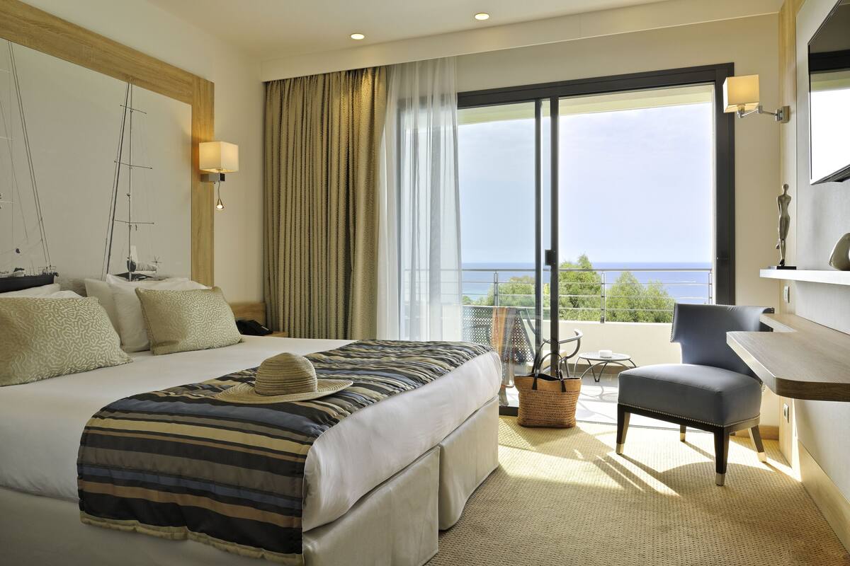 Superior Double Room, Balcony | Premium bedding, in-room safe, blackout drapes, soundproofing