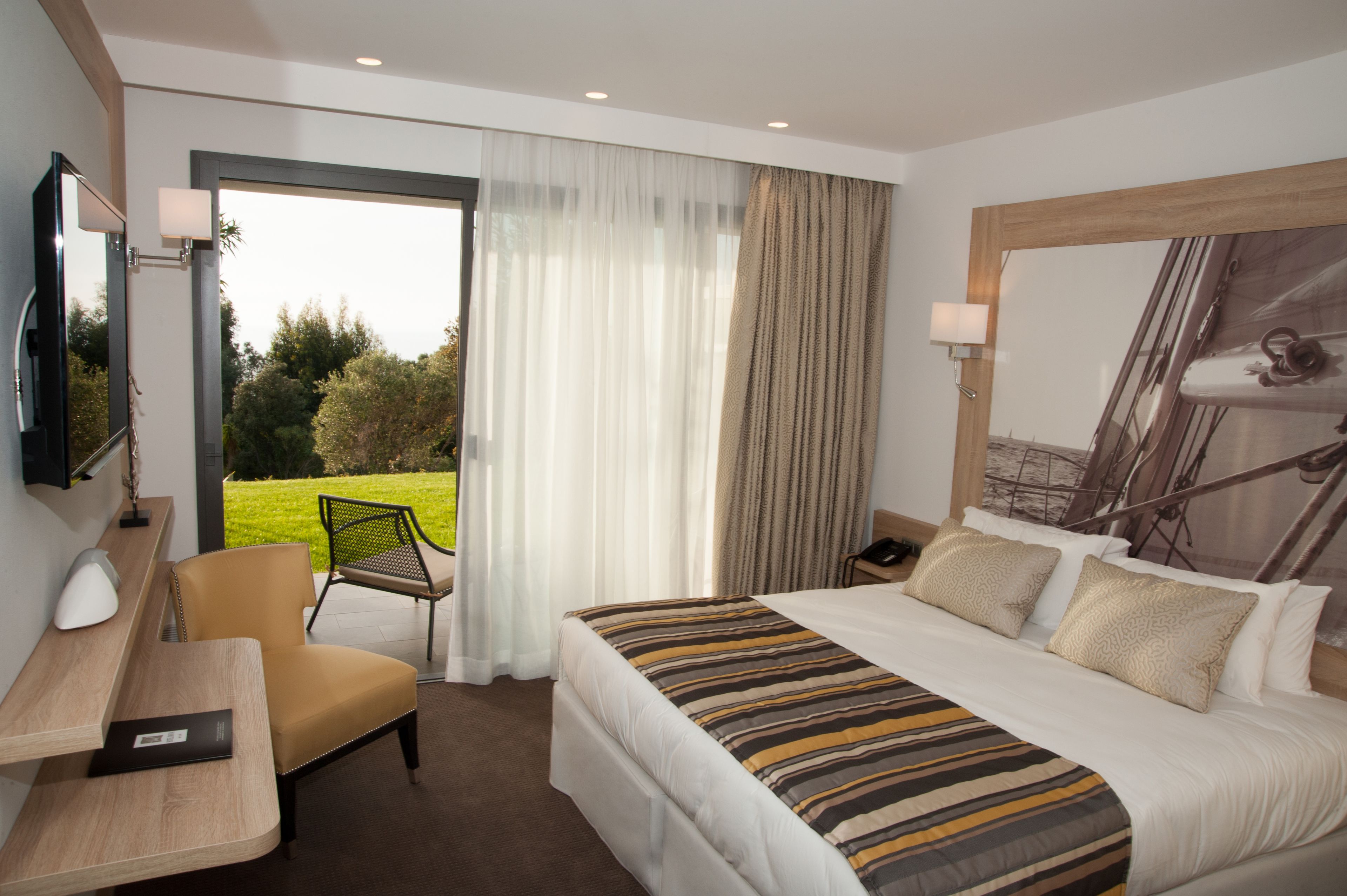 premium bedding, in-room safe, blackout curtains, soundproofing