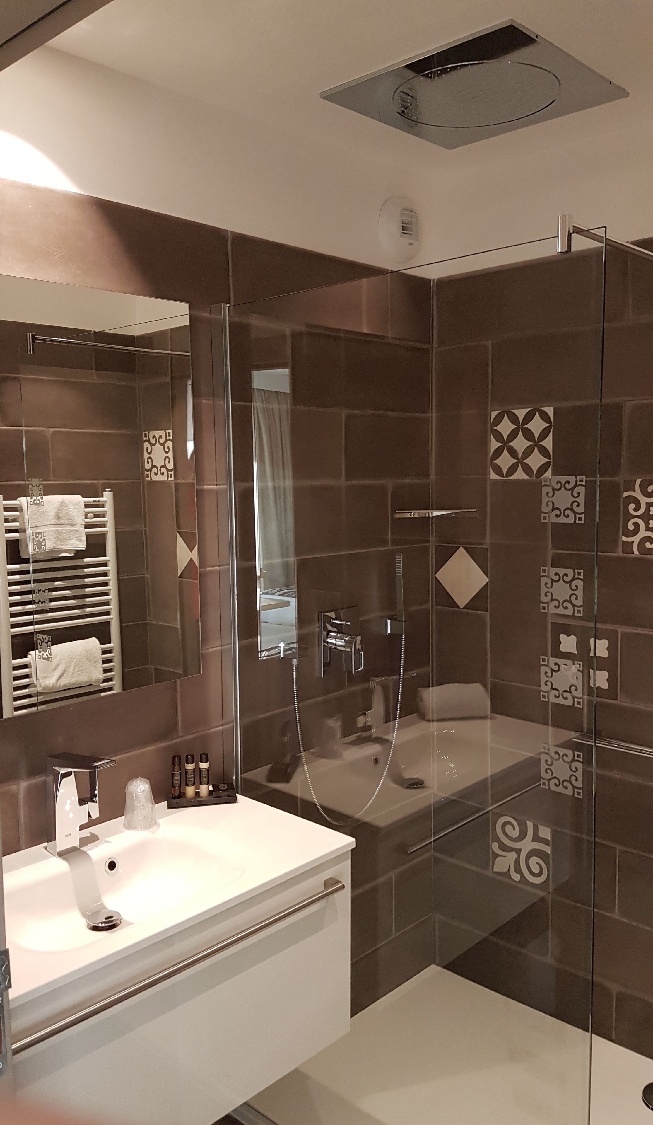 superior double room, balcony | bathroom | shower, rainfall showerhead, free toiletries, hair dryer