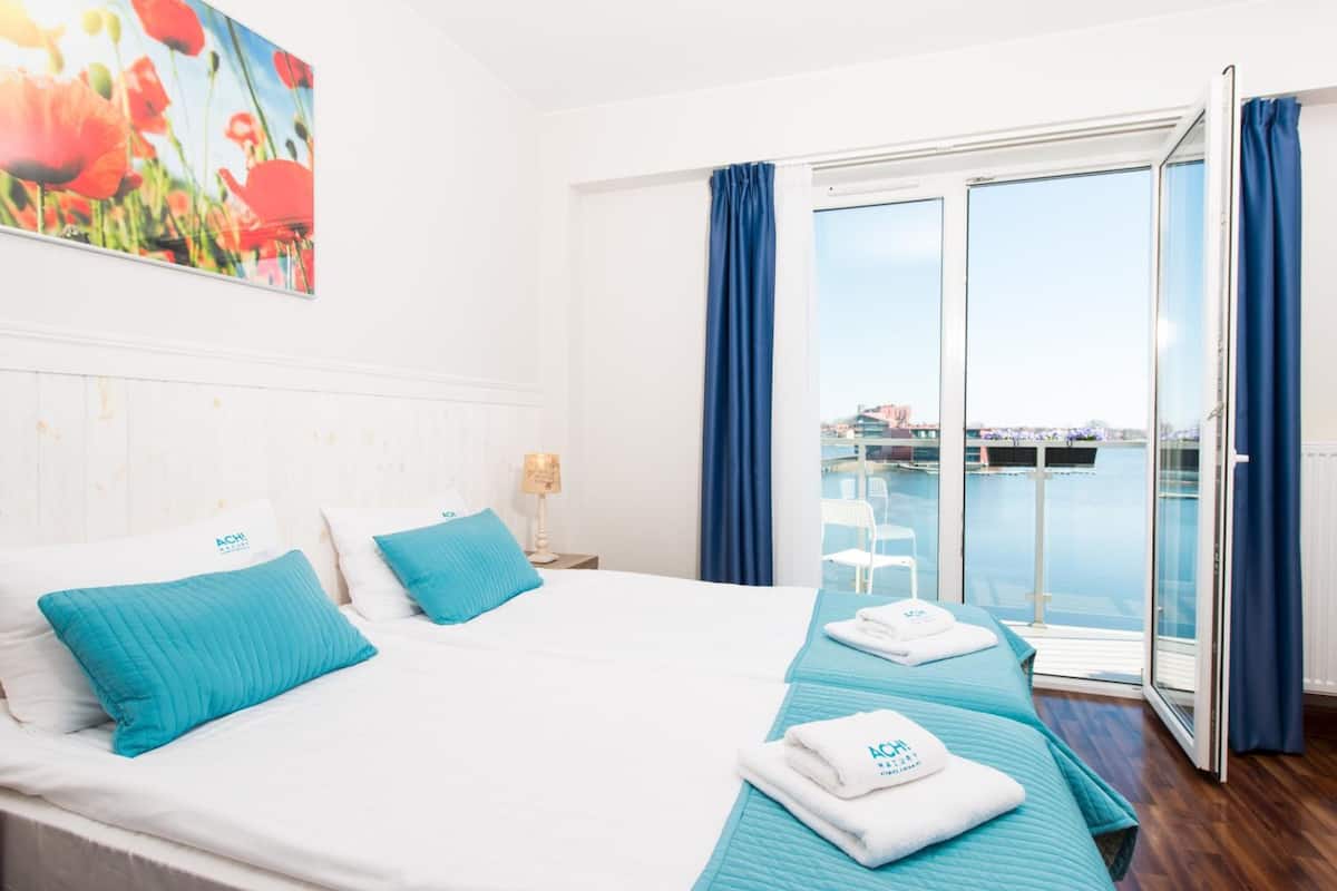 premium bedding, in-room safe, desk, iron/ironing board