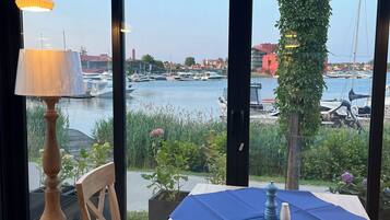 Tägliches inbegriffenes Frühstücksbuffet