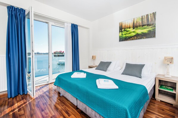 Double Room, Lake View | Balcony