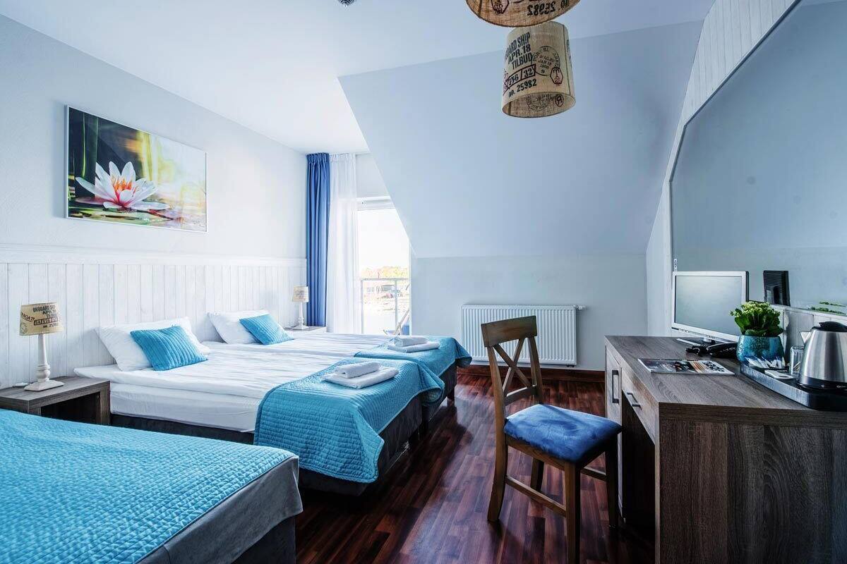 Driepersoonskamer, uitzicht op meer | Luxe beddengoed, een kluis op de kamer, een bureau