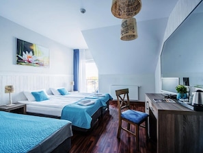 Kamar Triple, pemandangan danau | Seprai premium, brankas, meja kerja, dan setrika/meja setrika