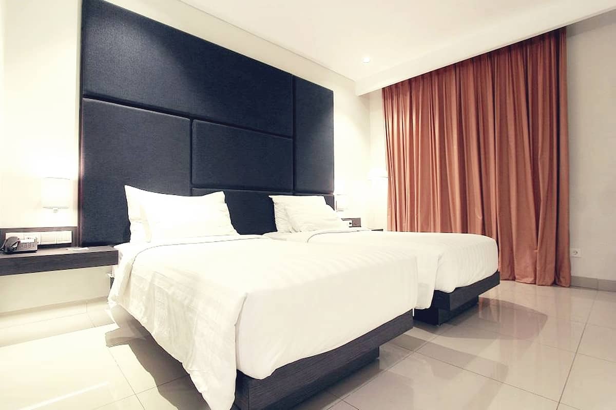 Premium bedding, in-room safe, desk, blackout curtains