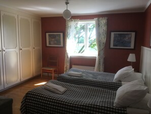 ファミリー ハウス | 客室ごとに異なる装飾、客室ごとに異なるインテリア、WiFi (無料)、ベッドシーツ