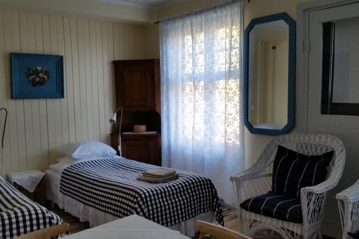 Habitación con 1 cama matrimonial o 2 individuales | Decoración personalizada, muebles diferentes y wifi gratis