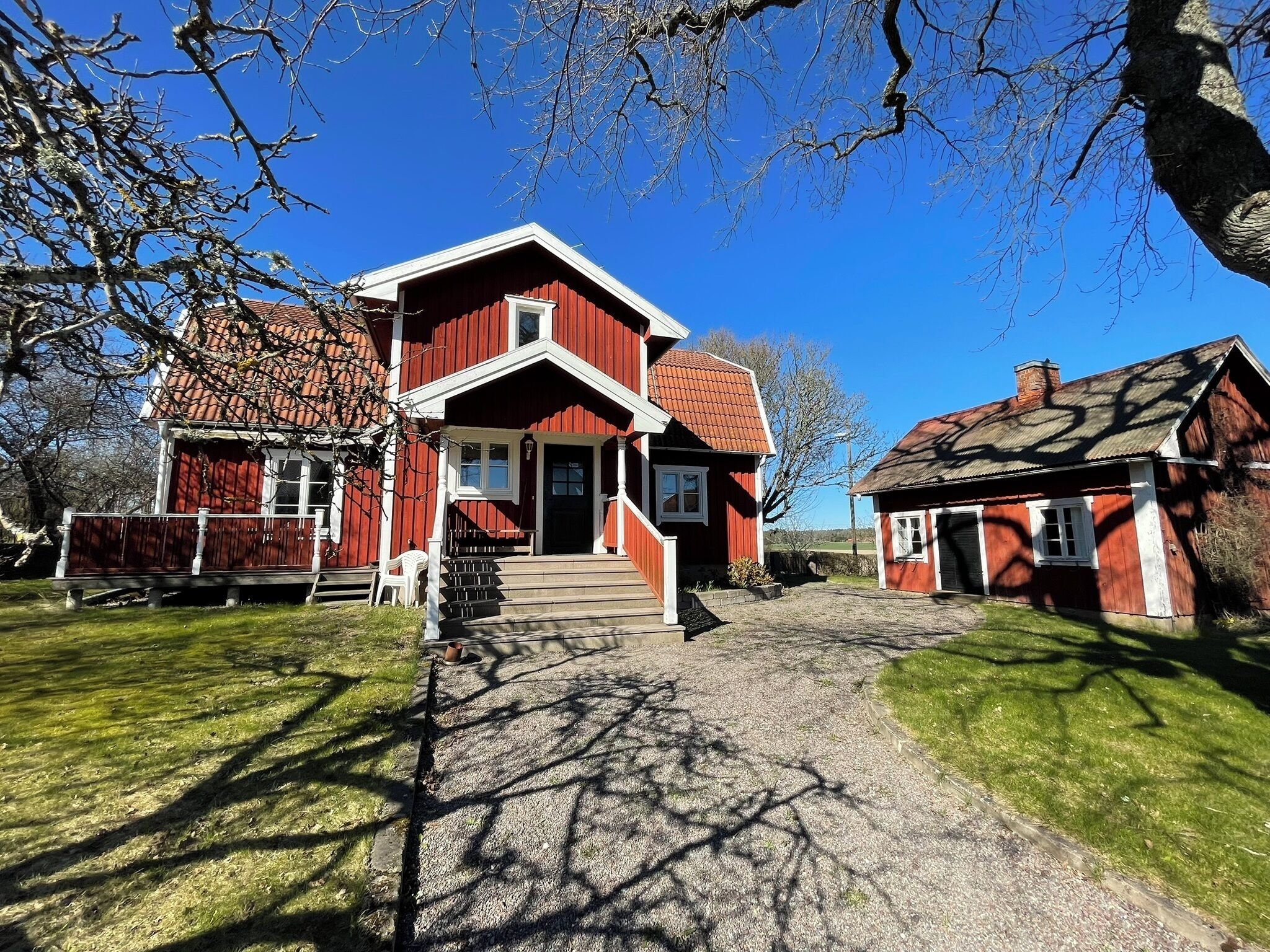 Individually decorated, individually furnished, free WiFi, bed sheets