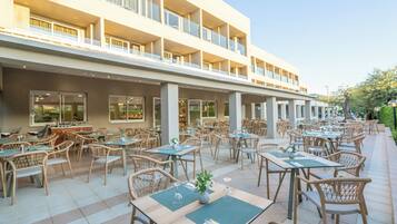 Se sirven desayunos, comidas y cenas